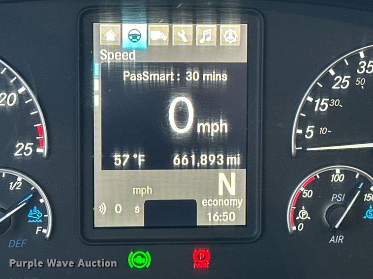 image for item ER4868 2021 Freightliner Cascadia 126 semi truck