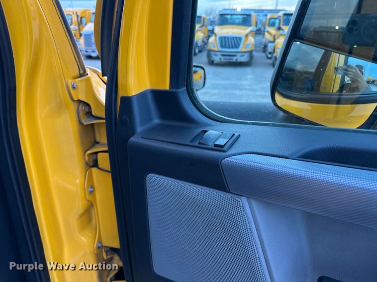 image for item ER4868 2021 Freightliner Cascadia 126 semi truck