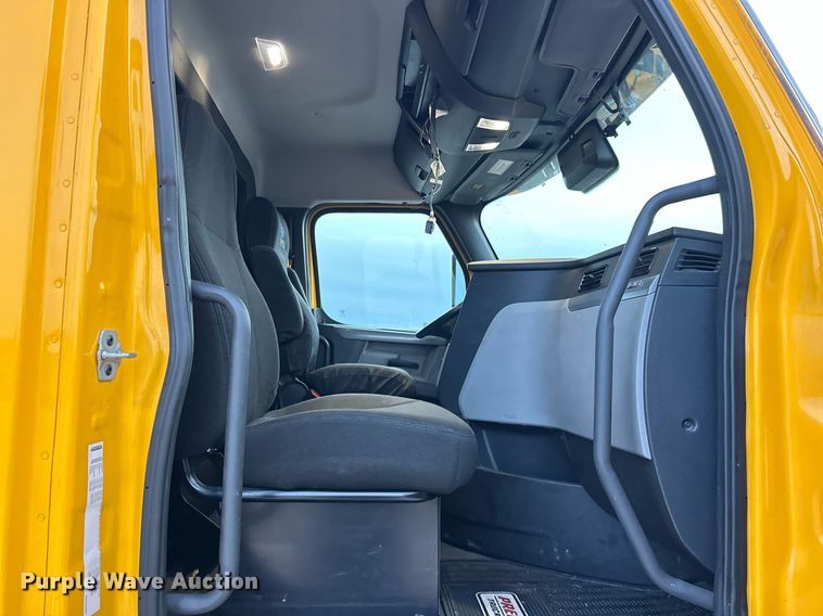 image for item ER4868 2021 Freightliner Cascadia 126 semi truck