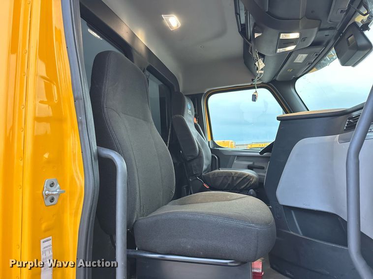 image for item ER4868 2021 Freightliner Cascadia 126 semi truck