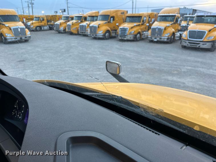 image for item ER4868 2021 Freightliner Cascadia 126 semi truck