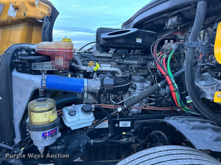 image for item ER4868 2021 Freightliner Cascadia 126 semi truck