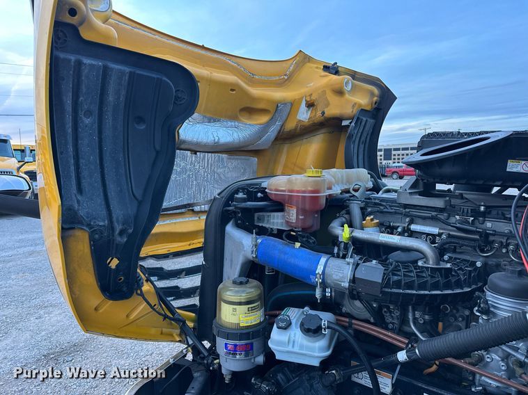 image for item ER4868 2021 Freightliner Cascadia 126 semi truck