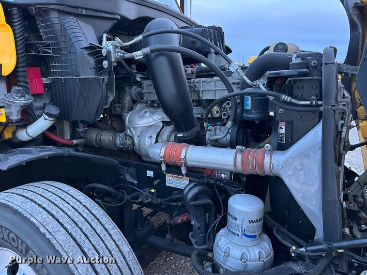 image for item ER4868 2021 Freightliner Cascadia 126 semi truck