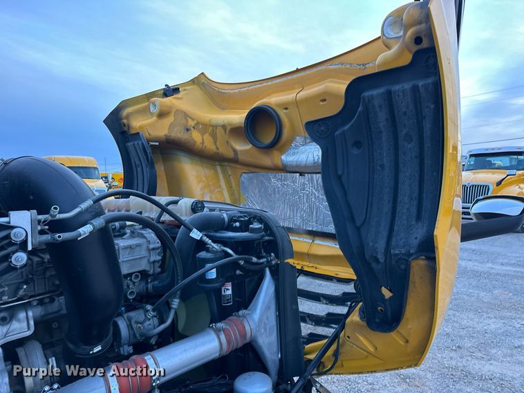 image for item ER4868 2021 Freightliner Cascadia 126 semi truck