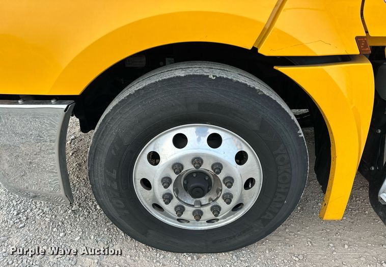 image for item ER4868 2021 Freightliner Cascadia 126 semi truck