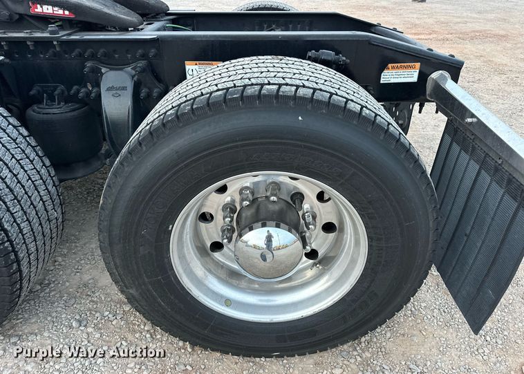 image for item ER4868 2021 Freightliner Cascadia 126 semi truck