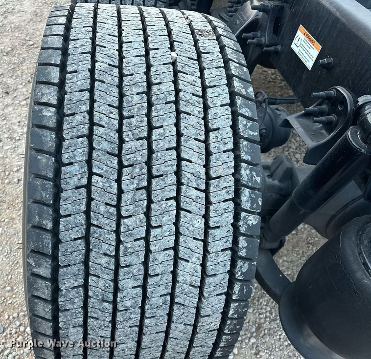 image for item ER4868 2021 Freightliner Cascadia 126 semi truck