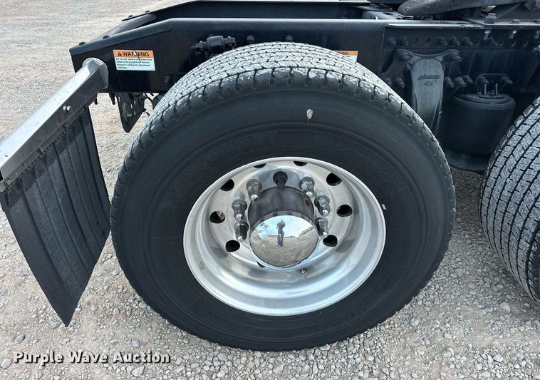 image for item ER4868 2021 Freightliner Cascadia 126 semi truck