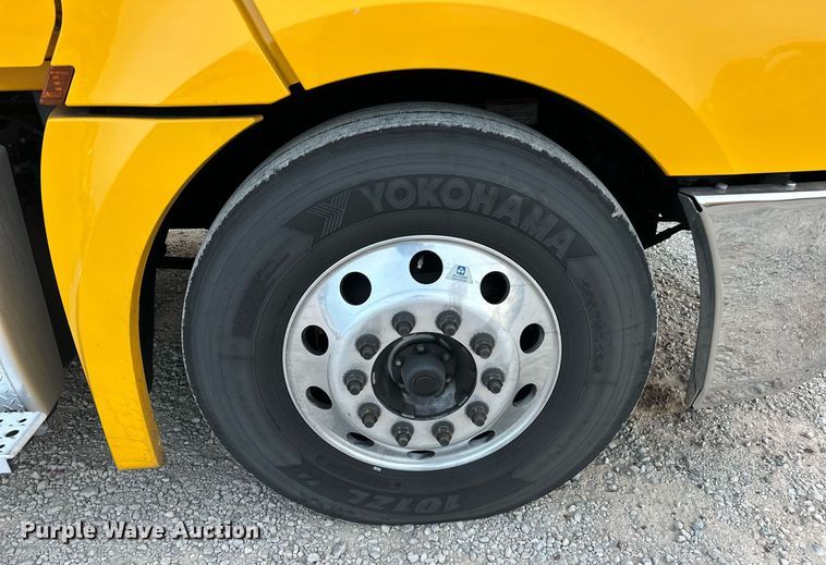 image for item ER4868 2021 Freightliner Cascadia 126 semi truck