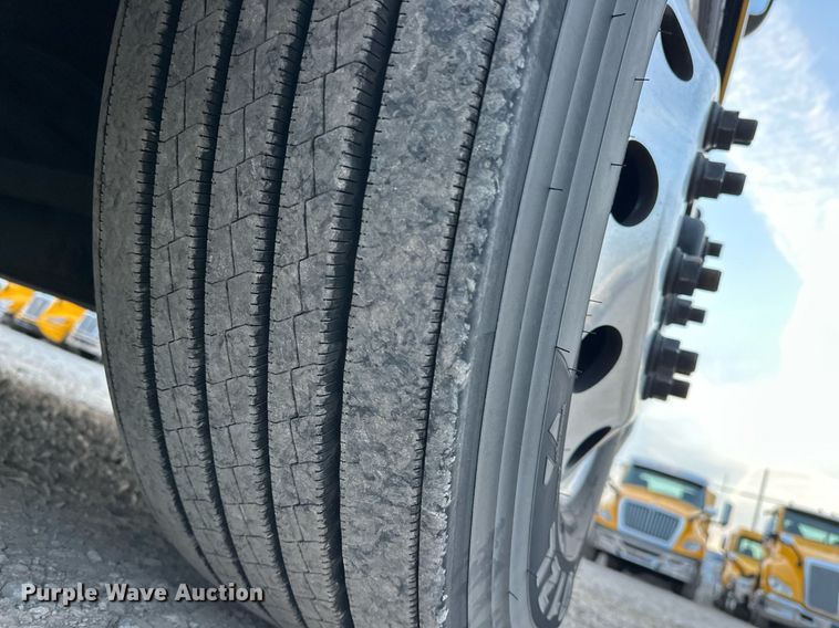 image for item ER4868 2021 Freightliner Cascadia 126 semi truck