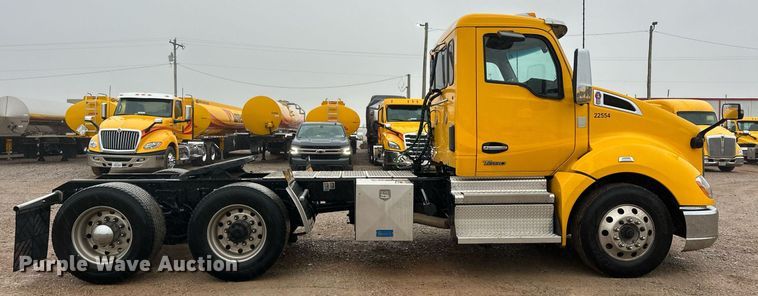image for item ER4869 2022 Kenworth T680 semi truck