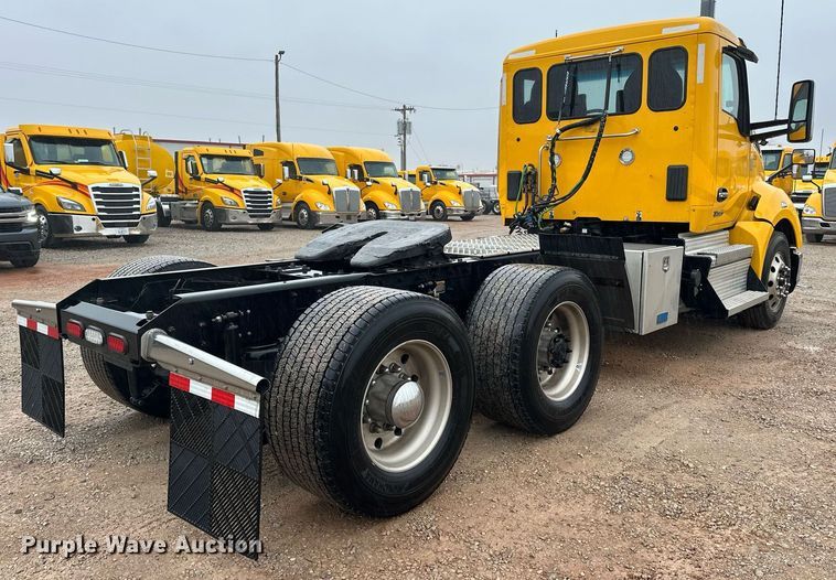 image for item ER4869 2022 Kenworth T680 semi truck