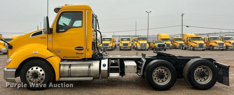 image for item ER4869 2022 Kenworth T680 semi truck