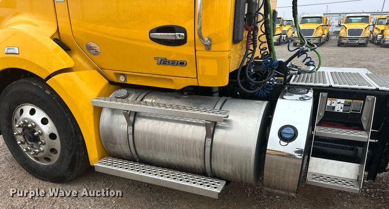 image for item ER4869 2022 Kenworth T680 semi truck