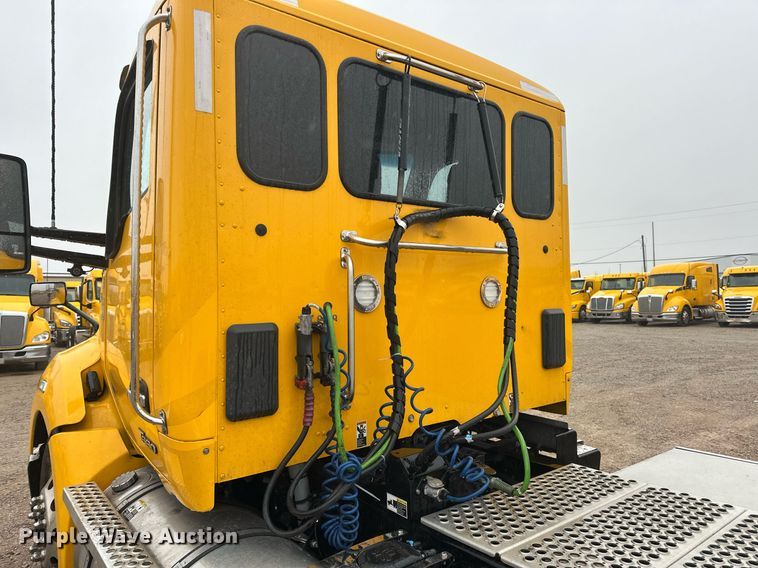 image for item ER4869 2022 Kenworth T680 semi truck