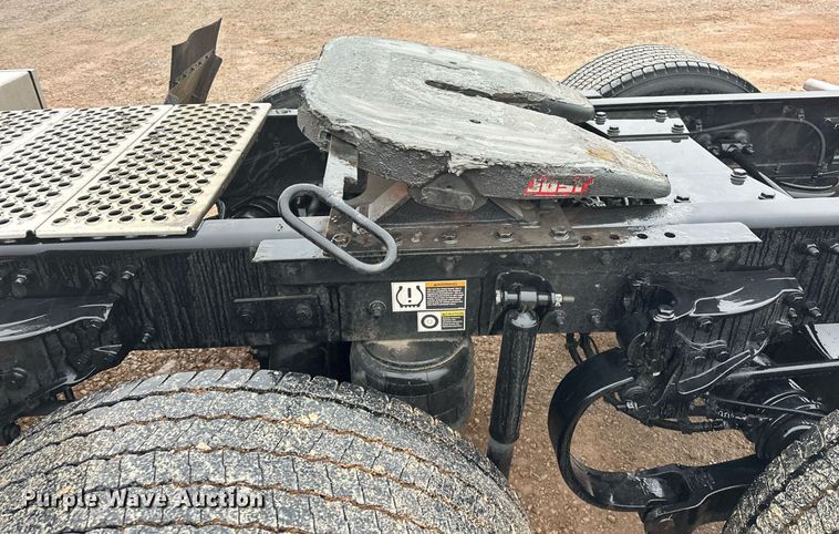 image for item ER4869 2022 Kenworth T680 semi truck