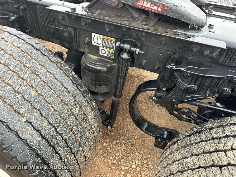 image for item ER4869 2022 Kenworth T680 semi truck