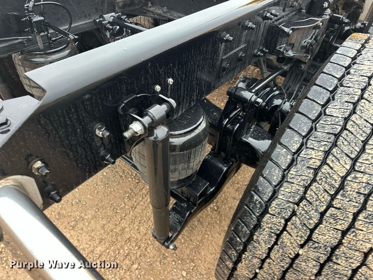 image for item ER4869 2022 Kenworth T680 semi truck