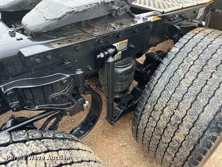 image for item ER4869 2022 Kenworth T680 semi truck