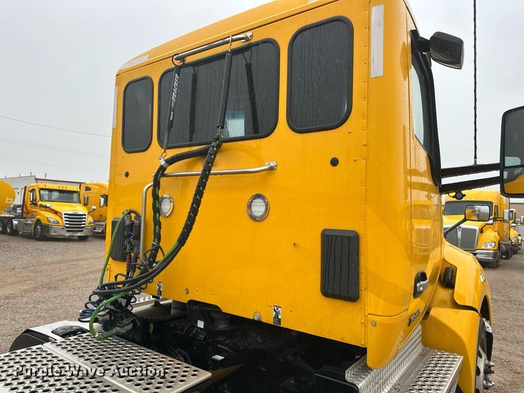 image for item ER4869 2022 Kenworth T680 semi truck