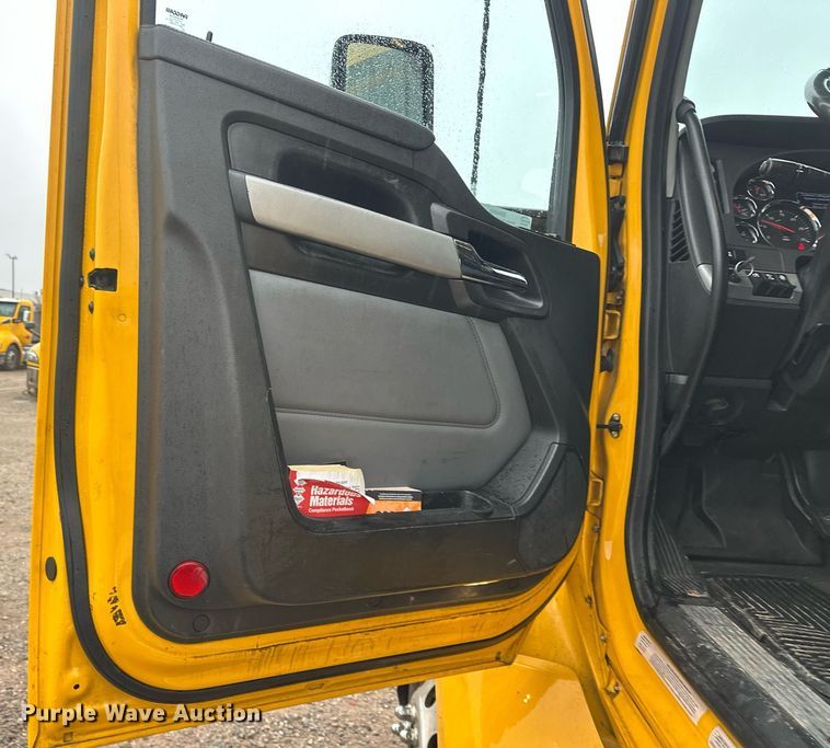 image for item ER4869 2022 Kenworth T680 semi truck