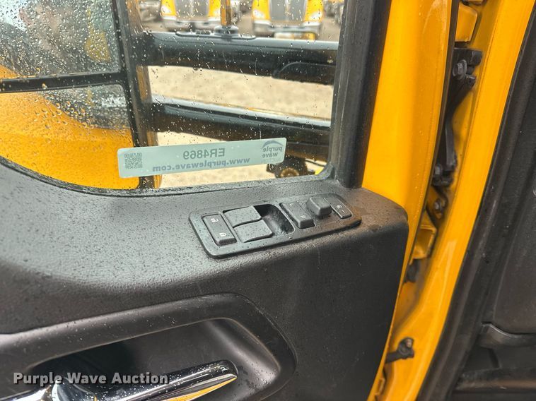 image for item ER4869 2022 Kenworth T680 semi truck