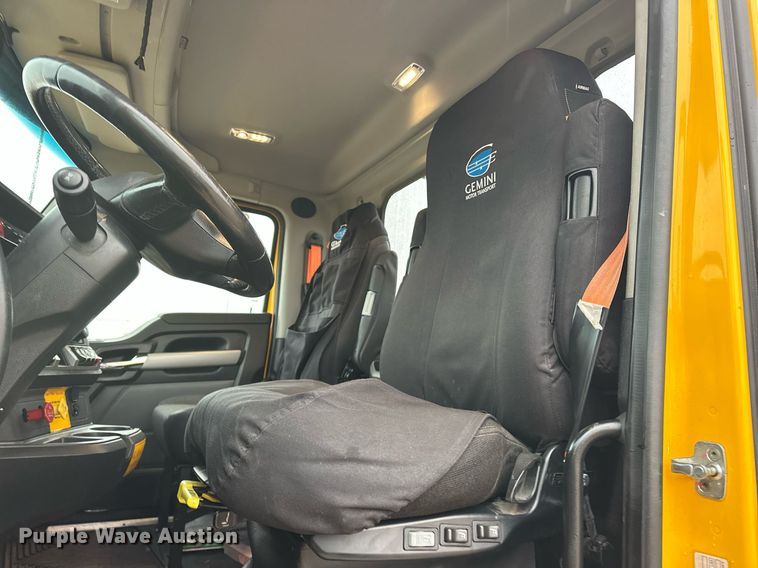 image for item ER4869 2022 Kenworth T680 semi truck