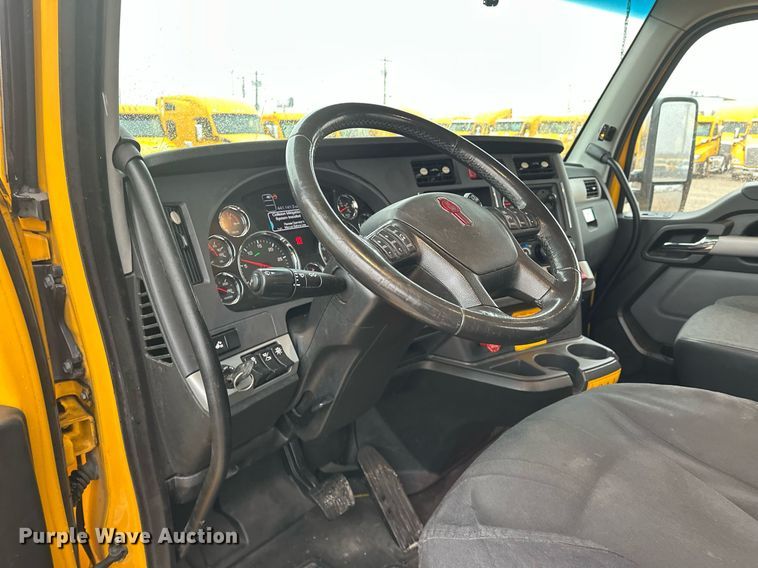 image for item ER4869 2022 Kenworth T680 semi truck