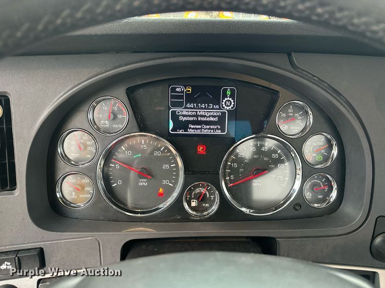 image for item ER4869 2022 Kenworth T680 semi truck