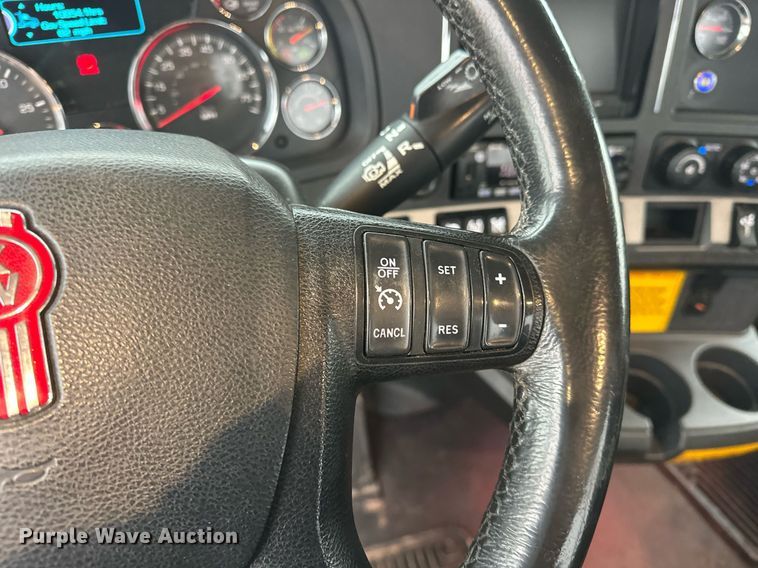 image for item ER4869 2022 Kenworth T680 semi truck