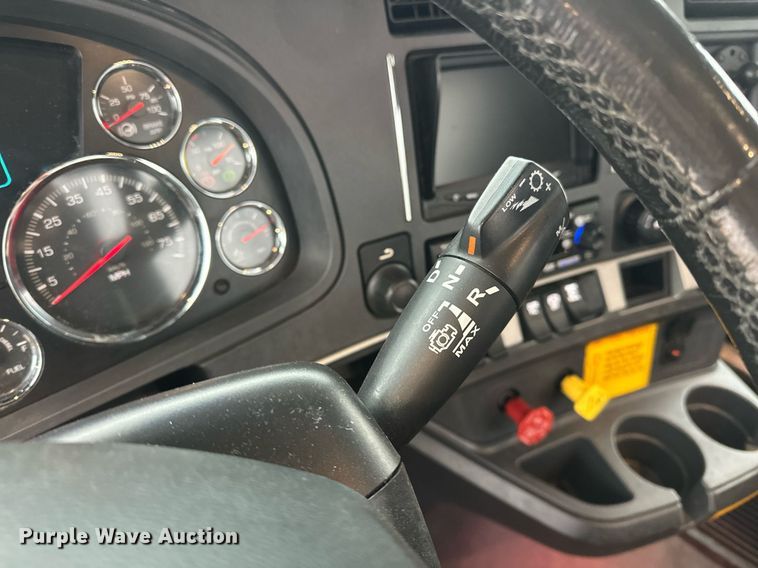 image for item ER4869 2022 Kenworth T680 semi truck