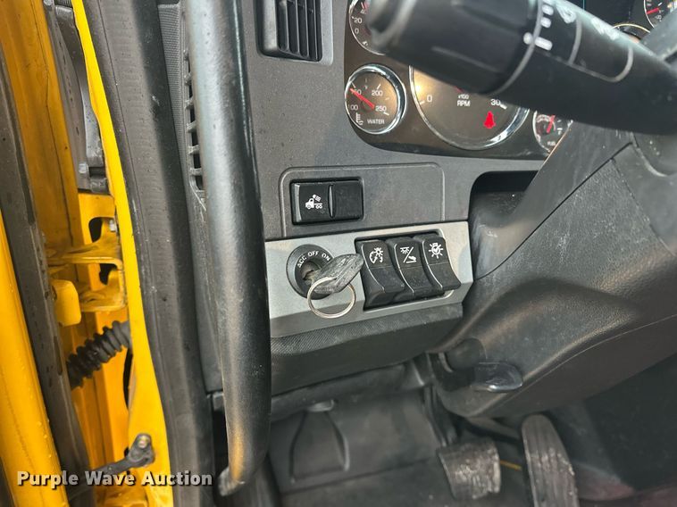 image for item ER4869 2022 Kenworth T680 semi truck