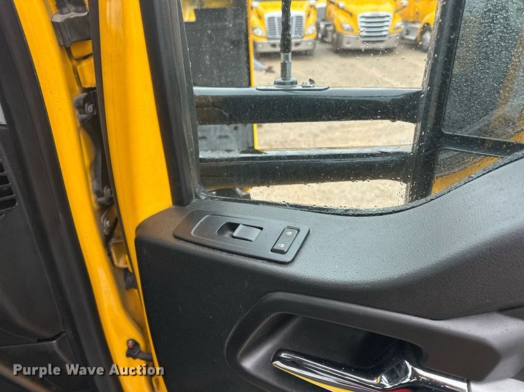 image for item ER4869 2022 Kenworth T680 semi truck