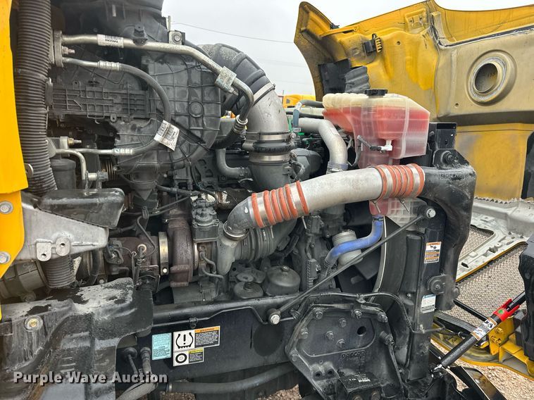 image for item ER4869 2022 Kenworth T680 semi truck