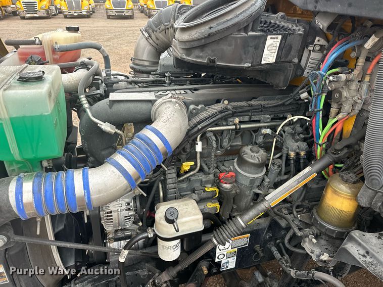 image for item ER4869 2022 Kenworth T680 semi truck