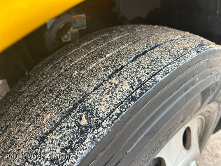 image for item ER4869 2022 Kenworth T680 semi truck