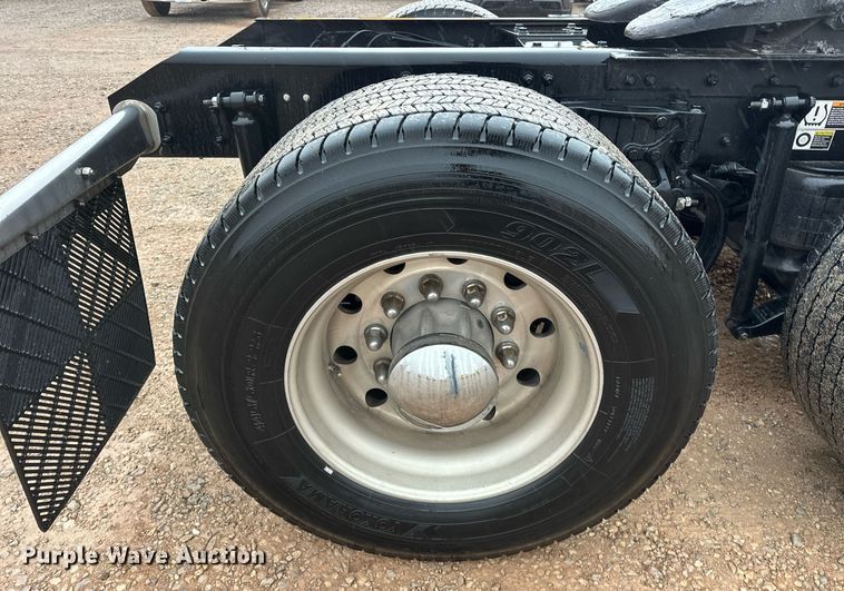 image for item ER4869 2022 Kenworth T680 semi truck