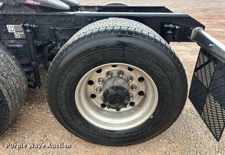 image for item ER4869 2022 Kenworth T680 semi truck