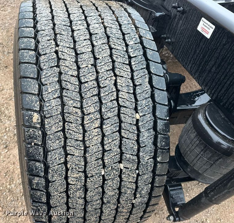 image for item ER4869 2022 Kenworth T680 semi truck