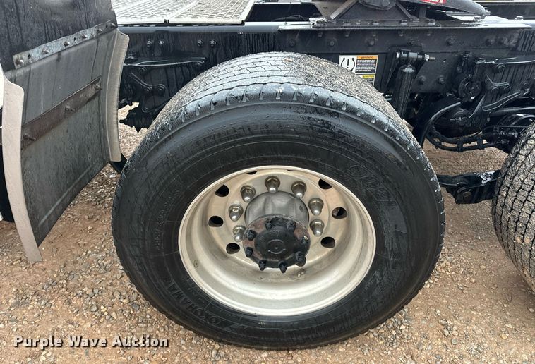 image for item ER4869 2022 Kenworth T680 semi truck