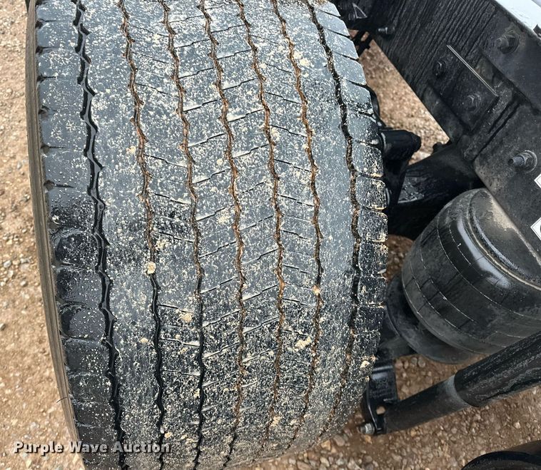 image for item ER4869 2022 Kenworth T680 semi truck