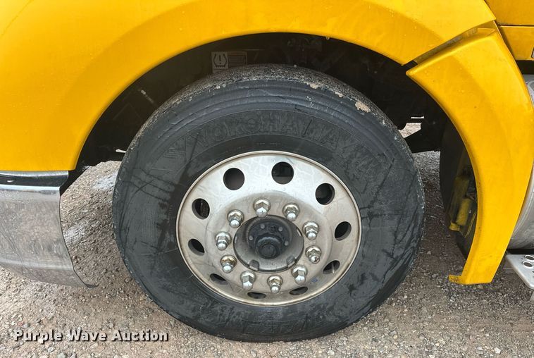 image for item ER4869 2022 Kenworth T680 semi truck
