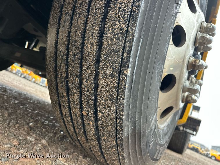 image for item ER4869 2022 Kenworth T680 semi truck