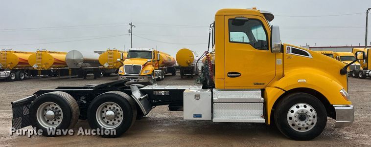 image for item ER4870 2020 Kenworth T680 semi truck