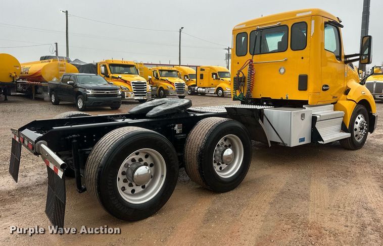 image for item ER4870 2020 Kenworth T680 semi truck