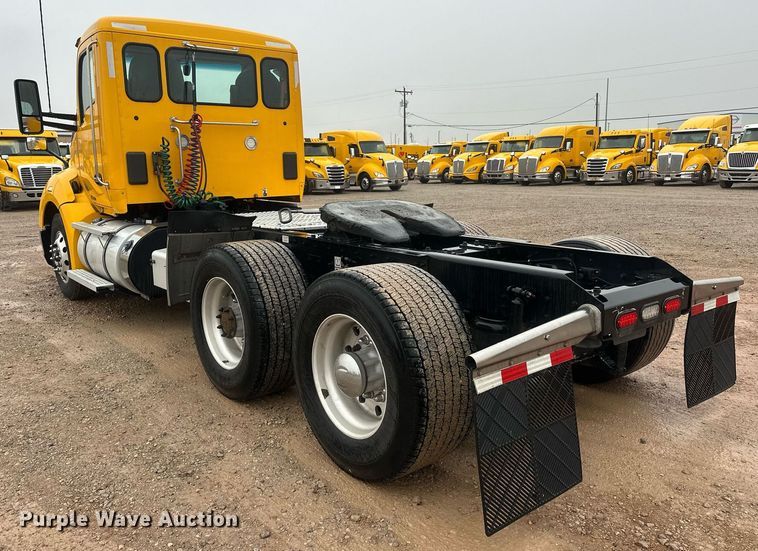 image for item ER4870 2020 Kenworth T680 semi truck