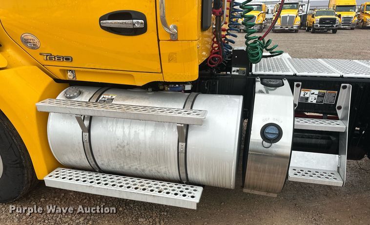 image for item ER4870 2020 Kenworth T680 semi truck