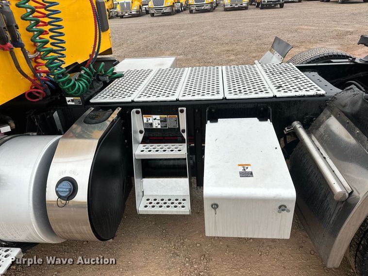 image for item ER4870 2020 Kenworth T680 semi truck