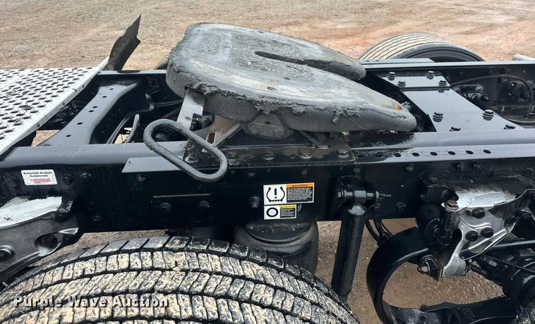 image for item ER4870 2020 Kenworth T680 semi truck